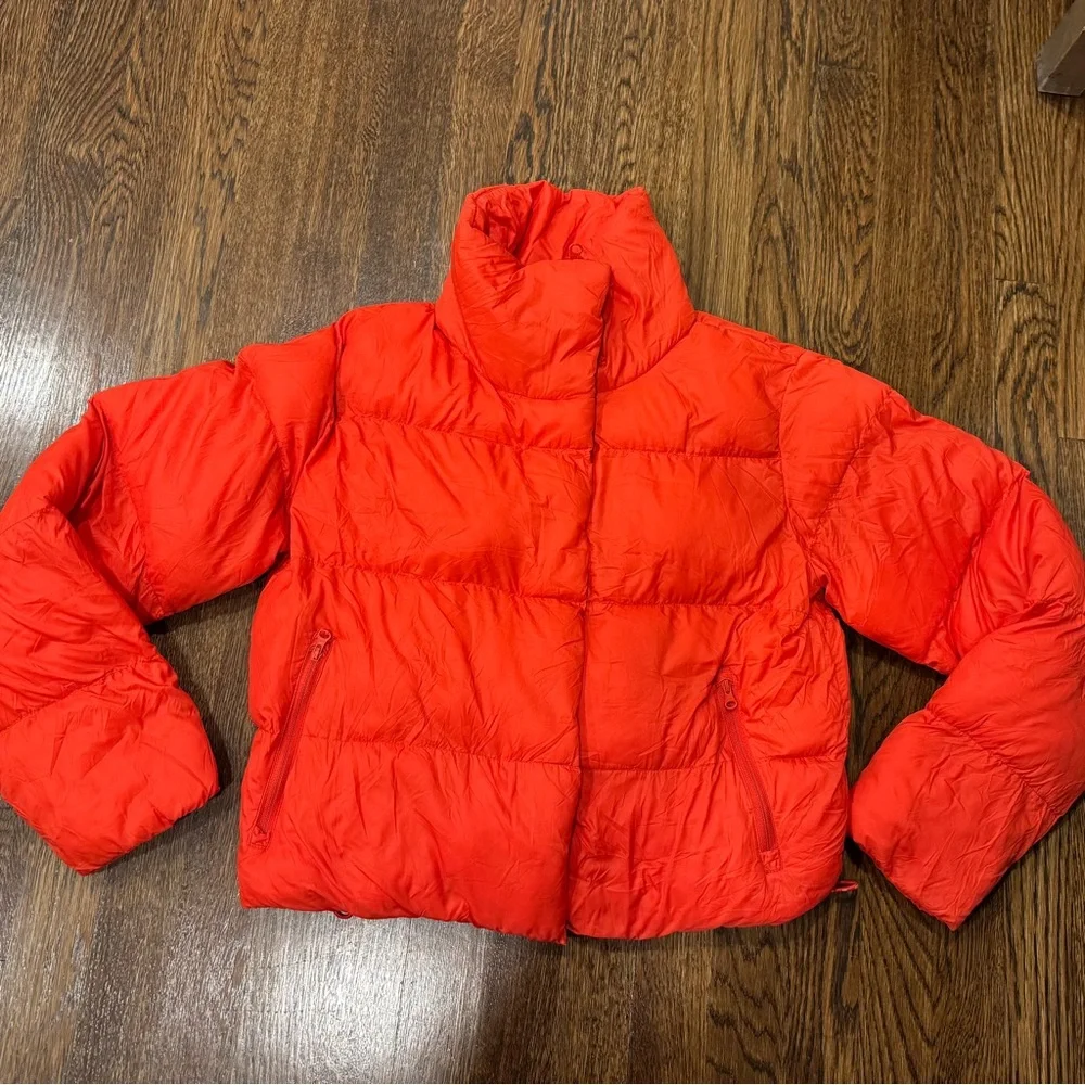 ALO Yoga Gold Rush Puffer Coat size XS Cropped Jacket in Orange Red - Picture 1 of 8